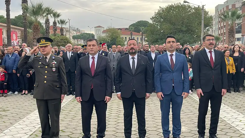 ÖDEMİŞ'TE 10 KASIM ATATÜRK'Ü ANMA PROGRAMI HÜKÜMET KONAĞI ÖNÜNDE BAŞLADI