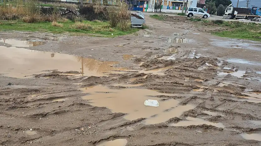 ÖDEMİŞ'TE MAHALLE SAKİNLERİNDEN TAŞ DÖŞEME TALEBİ