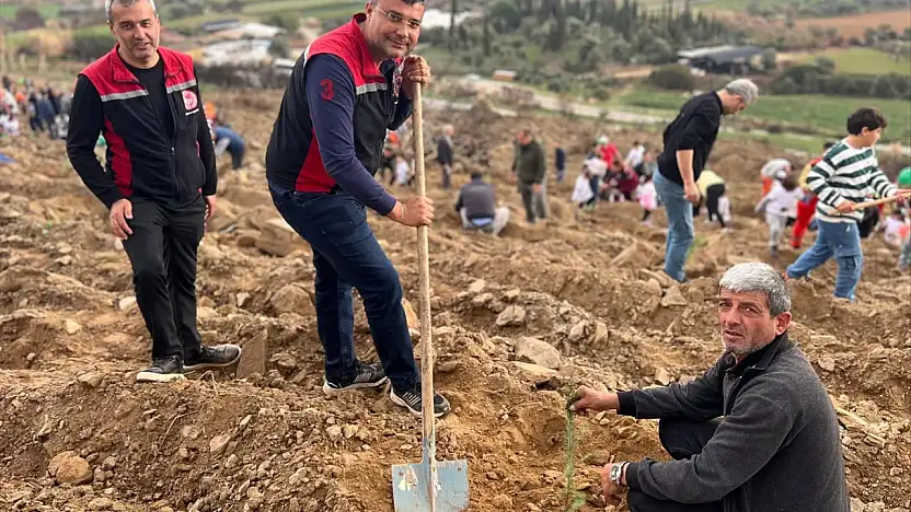 Ödemiş'te Milli Ağaçlandırma Günü'nde Fidanlar Toprakla Buluştu