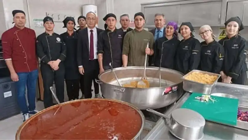 Ödemiş'te Öğrencilere Sıcak Yemek Desteği: Sosyal Dayanışmanın Yeni Adımı