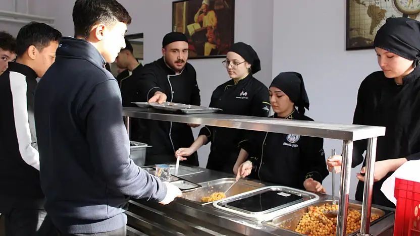 ÖDEMİŞ'TE OKULLARDA BAKIM VE BOYAMA