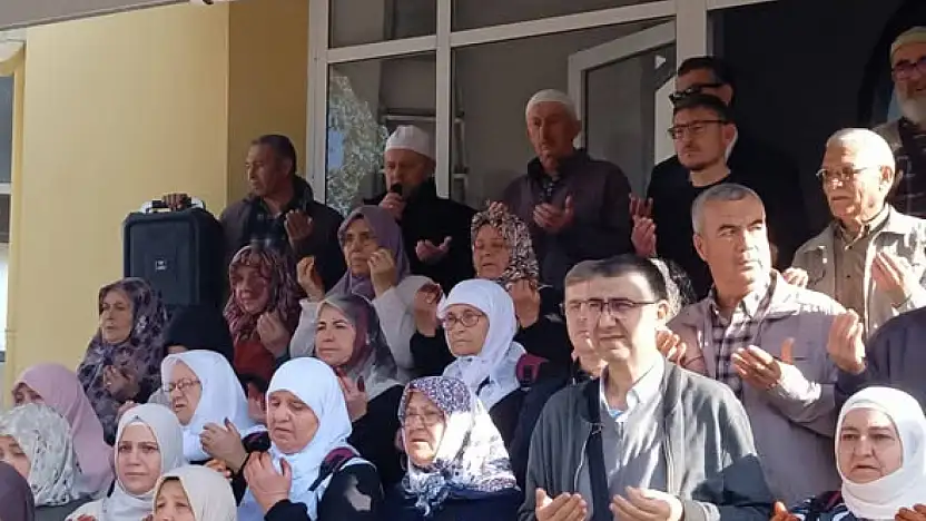 Ödemiş'te Umre Yolcuları Dualarla Uğurlandı