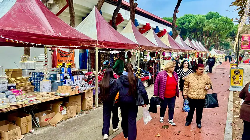 ÖDEMİŞ'TE YÖRESEL ÜRÜNLER FUARI AÇILDI: YENİ YILA ÖZEL ALIŞVERİŞ FIRSATI