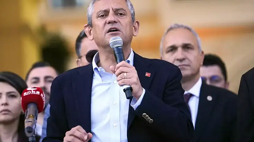 Özgür Özel'den 12.00 Randevusu: 'AK Parti'ye kuruluş yıldönümü hediyesi'