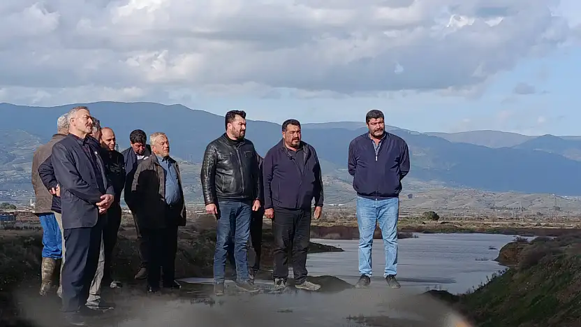 TİRE'DE MUHTARLARDAN DSİ'YE ÇAĞRI: 'ALTIN DEĞERİNDEKİ SU DENİZE AKMASIN'