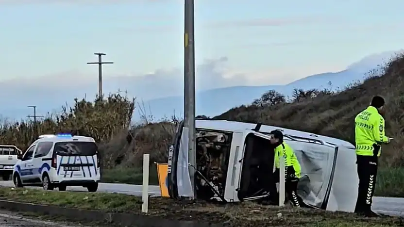 TİRE'DE OTOMOBİL TAKLA ATTI: 1 KİŞİ YARALANDI