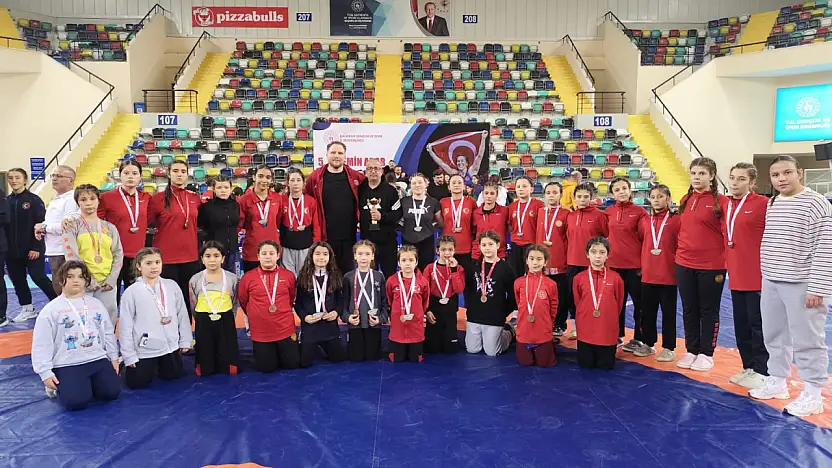 TİRELİ KADIN GÜREŞÇİLER ULUSLARARASI TURNUVADA ÜÇÜNCÜ OLDU