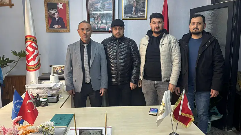 TV9 KANALI ÖDEMİŞ BERBERLER VE KUAFÖRLER ODASI BAŞKANI ÖMER SEZGİN'İ ZİYARET ETTİ