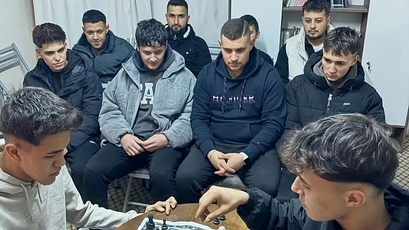 ÜLKÜ OCAKLARI BEYDAĞ'DAN GENÇLERE SATRANÇ ETKİNLİĞİ