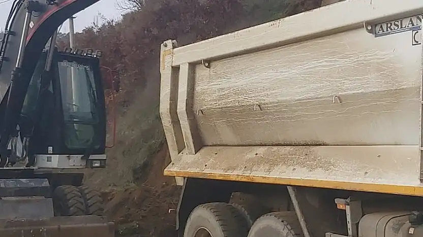 UMURLU MAHALLESİ'NDE ŞARAMPOL GENİŞLETME ÇALIŞMASI