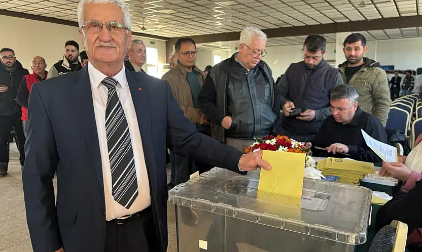 35 YILLIK EMEĞE MARANGOZ ESNAFINDAN BAŞKANLIĞA DEVAM KARARI