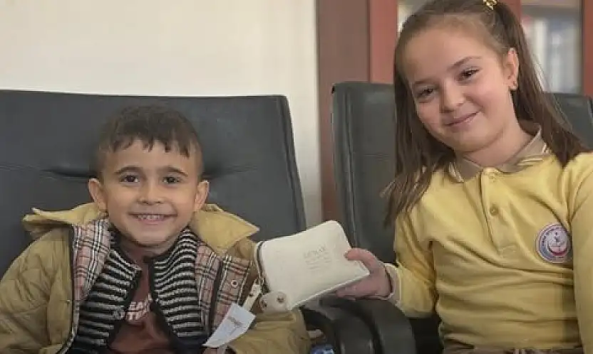 ALTININI BAĞIŞLAYAN KÜÇÜK KİRAZLI KAHRAMAN