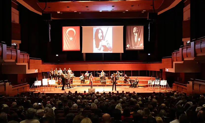 Barış Manço İzmir'de Müziğiyle Anıldı
