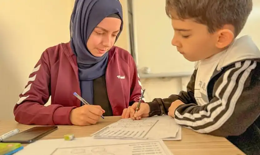 Bayındır Gençlik Merkezi'nde Miniklere İngilizce Eğitimi