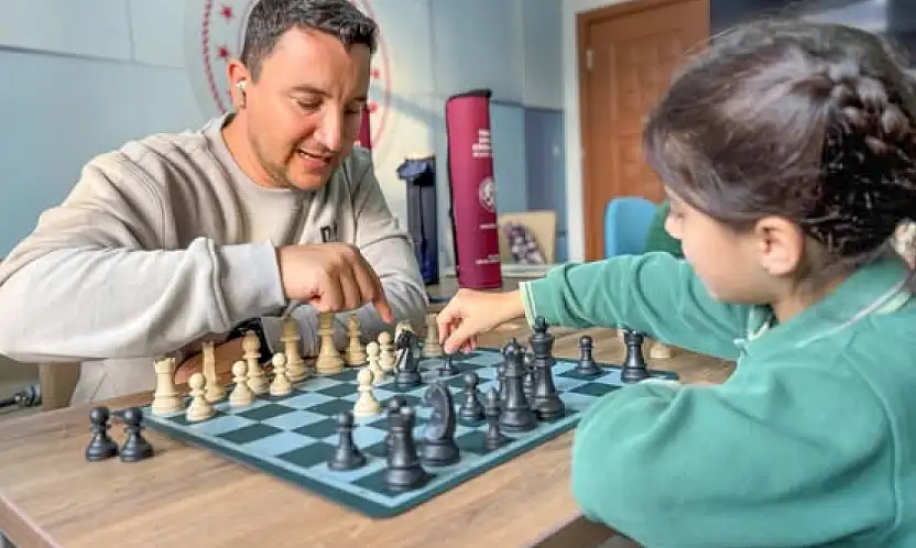 Bayındır Gençlik Merkezi'nde satranç eğitimlerine yoğun ilgi