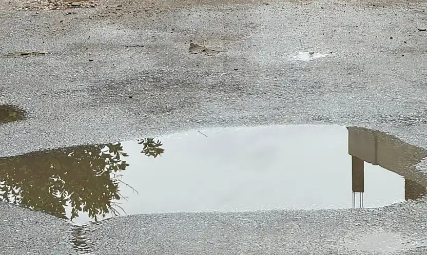 Çukurlar Hem Trafiği Hem Yaya Güvenliğini Tehdit Ediyor
