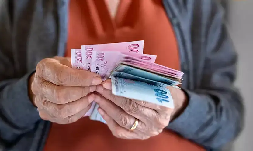EMEKLİ ZAMMI BELLİ OLDU, GÖZLER EN DÜŞÜK AYLIĞA ÇEVRİLDİ