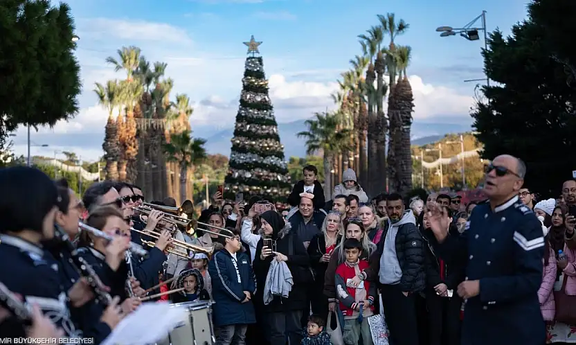 İzmir Yeni Yıla Renkli Festivalle Giriyor