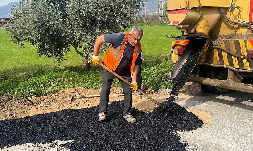 Kiraz Belediyesi'nden Suludere Mahallesi'nde Asfalt Yama Çalışması