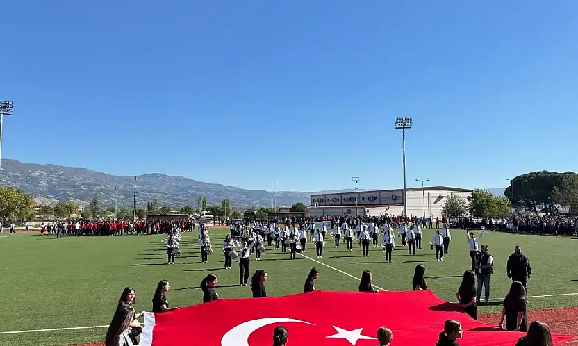 Kiraz'da 29 Ekim Cumhuriyet Bayramı Coşkuyla Kutlandı