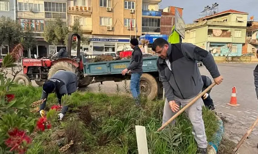 Kiraz'da park ve refüjler bakımdan geçirildi