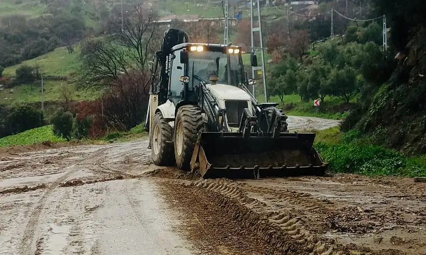 KİRAZ'DA SAĞANAK YOLLARI FELÇ ETTİ: BELEDİYE EKİPLERİ SEFERBER OLDU