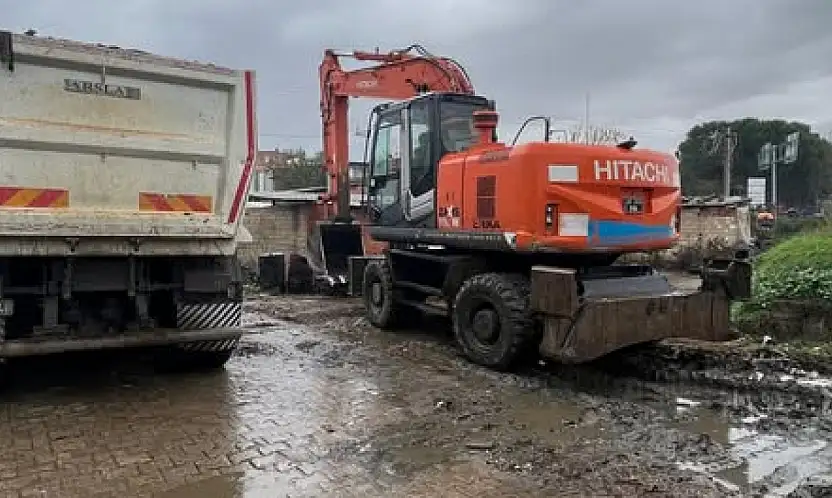 Kiraz'da Sanayi Sitesi Deresi Temizlendi