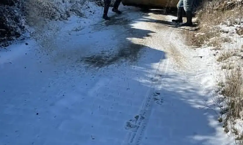 KİRAZ'DA YOĞUN KAR ALARMI: BELEDİYE EKİPLERİ SAHADA