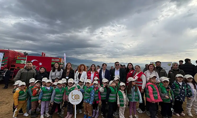 Kızılay Ekibi, 11 Kasım Milli Ağaçlandırma Günü'nde Fidan Dikiminde Yerini Aldı