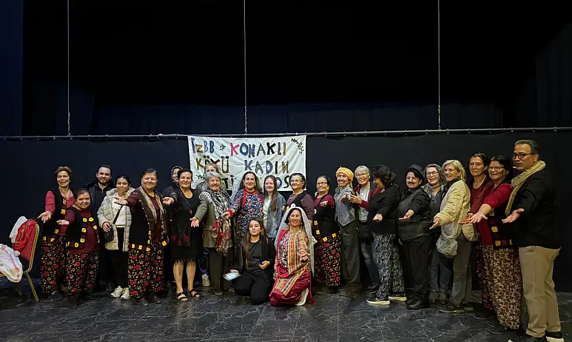 Konaklı Köyü Kadın Tiyatrosu'ndan Alkış Fırtınası: Bir Zamanlar Ödemiş'te Sahnede Hayran Bıraktı