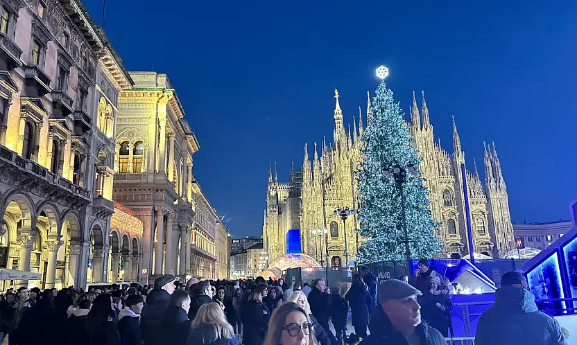 Milano'nun Simgesi Duomo Katedrali Ziyaretçi Akınına Uğruyor