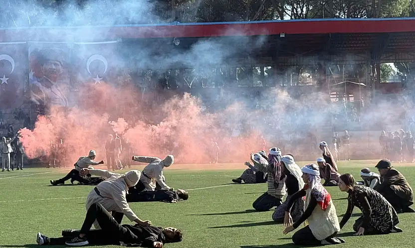 ÖDEMİŞ'TE CUMHURİYETİN 102. YILI COŞKUYLA KUTLANDI