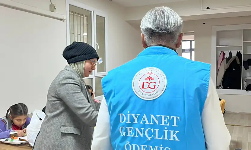 ÖDEMİŞ'TE DİYANET GENÇLİKTEN YERLİ MALI ETKİNLİĞİ