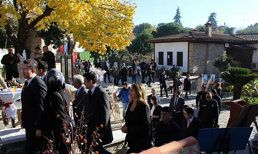 ÖDEMİŞ'TE HÜKÜMLÜLERİN ESERLERİ TARİHİ MEKÂNDA SANATLA BULUŞTU