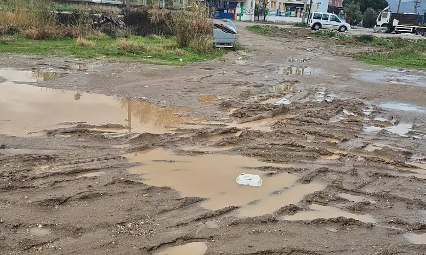 ÖDEMİŞ'TE MAHALLE SAKİNLERİNDEN TAŞ DÖŞEME TALEBİ