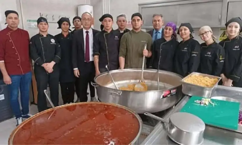 Ödemiş'te Öğrencilere Sıcak Yemek Desteği: Sosyal Dayanışmanın Yeni Adımı