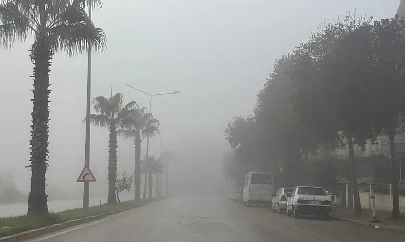 ÖDEMİŞ 'TE SABAH SAATLERİNDE SİS ETKİLİ OLDU