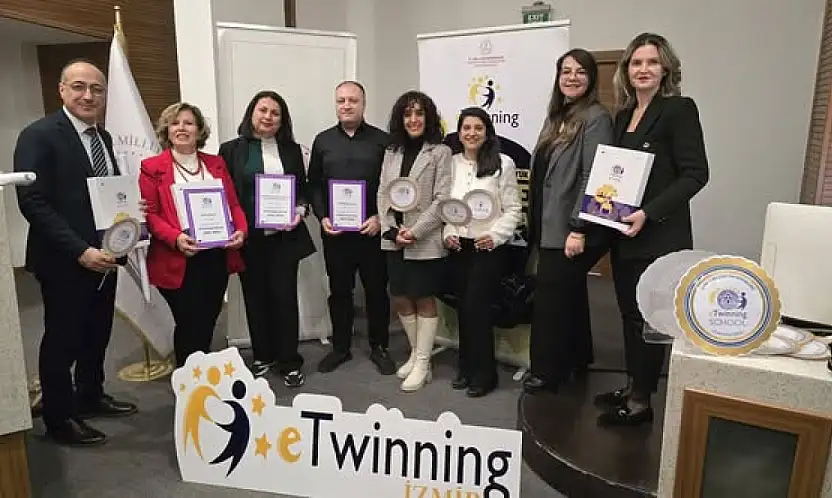 ÖDEMİŞ'TE ÜÇ OKULA eTWINNING SCHOOL BELGESİ