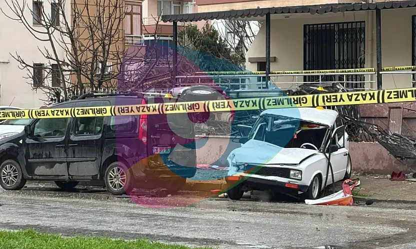 ÖDEMİŞ ZAFER MAHALLESİ'NDE DEHŞET ANLARI: PİKAP EVE GİRDİ, 1'İ AĞIR 6 YARALI