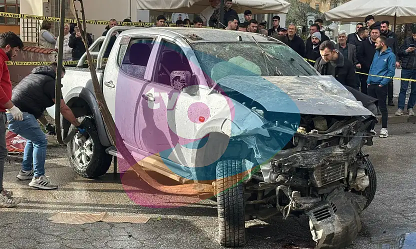 ÖDEMİŞ ZAFER MAHALLESİ'NDE DEHŞET ANLARI: PİKAP EVE GİRDİ, 1'İ AĞIR 6 YARALI