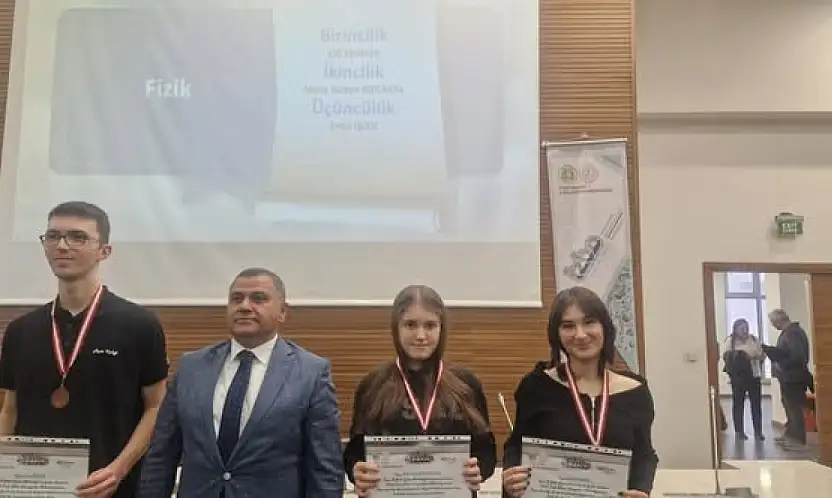 Ödemişli Öğrenci Elif Şengür, İzmir Bilim Olimpiyatları Fizik Birincisi Oldu