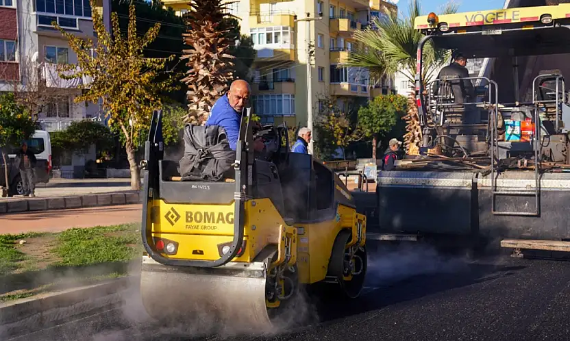 Refet Saygılı Caddesi'nde Sıcak Asfalt Çalışması Başladı
