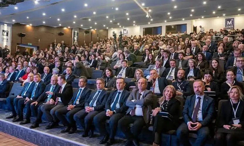 Tire Belediye Başkanı Hayati Okuroğlu, Türkiye Muhasebe Standartları Sempozyumu'na Katıldı