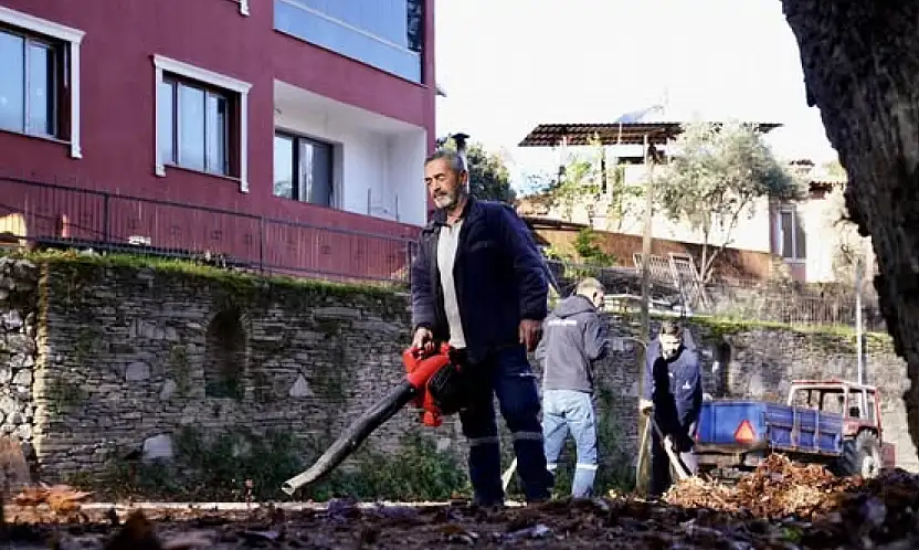 TİRE BELEDİYESİ FIRTINAYA RAĞMEN SAHADA