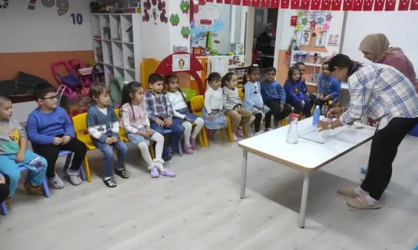 Tire'de 'Ailemle Eğitim Yolculuğu' kapsamında öğrenci ve veliler birlikte etkinlik yaptı