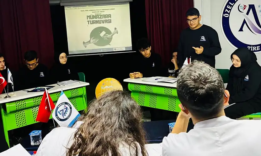 TİRE'DE LİSELİLER ARASI YEŞİLAY MÜNAZARA TURNUVASI DÜZENLENDİ