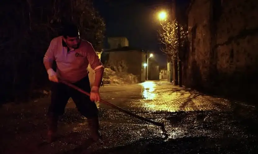 TİRE'DE SOKAK VE CADDE ÇALIŞMALARI DEVAM EDİYOR