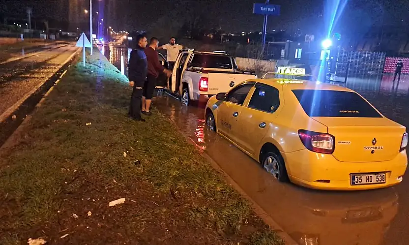 TİRE'DE SU BASKININA BELEDİYEDEN HIZLI MÜDAHALE