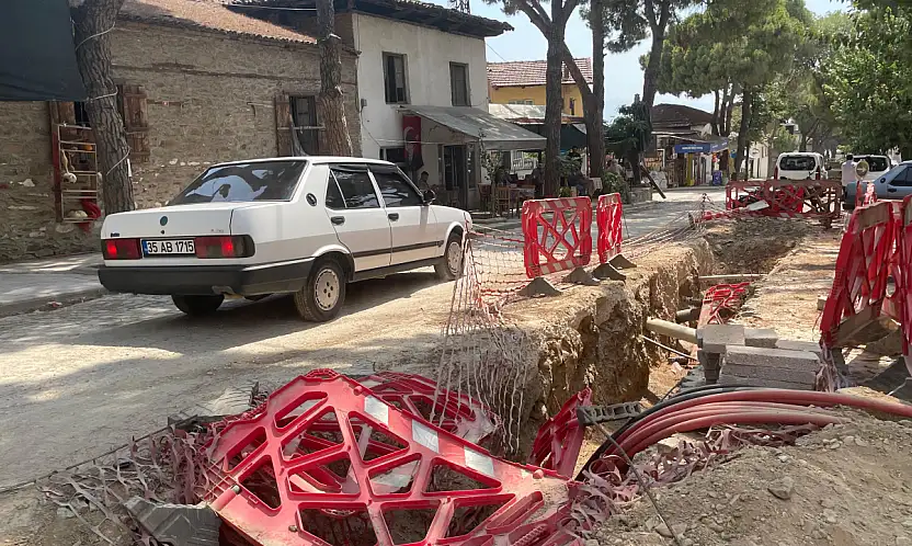 TURİZMİN GÖZBEBEĞİ BİRGİ'DE UTANDIRAN MANZARA: FATİH MEHMET BEY CADDESİ BİR YILDIR KAZILI, HALA TAMAMLANMADI